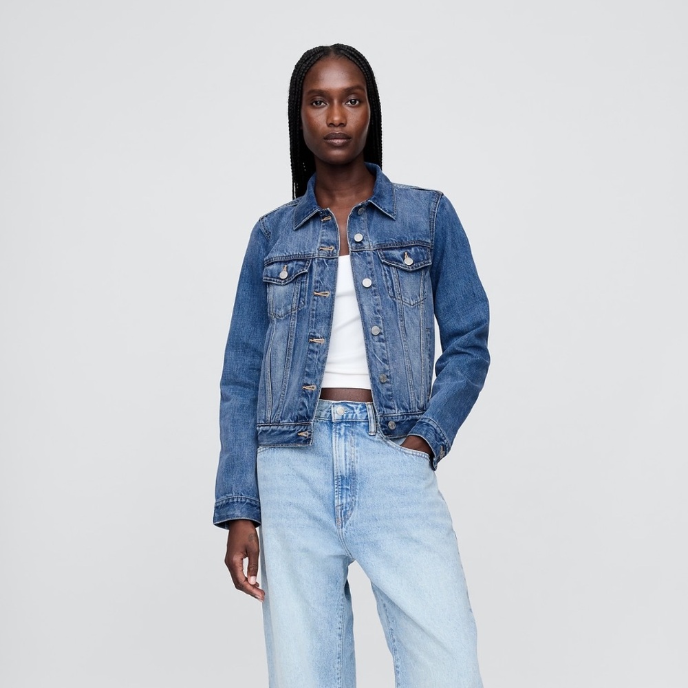 GAP Women's Icon Jean Jacket, Size Medium